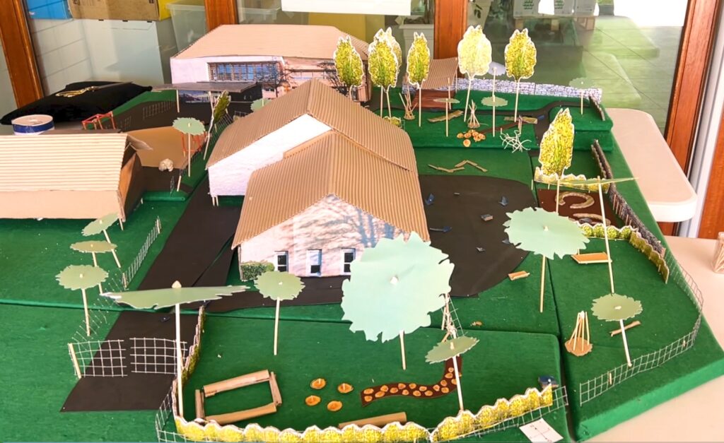 Photo de la maquette utilisée dans le cadre de la renaturation de la cour d'école de Messigny-et-Vantoux